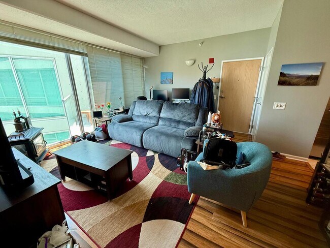 Foto del edificio - 1720 Maple Ave