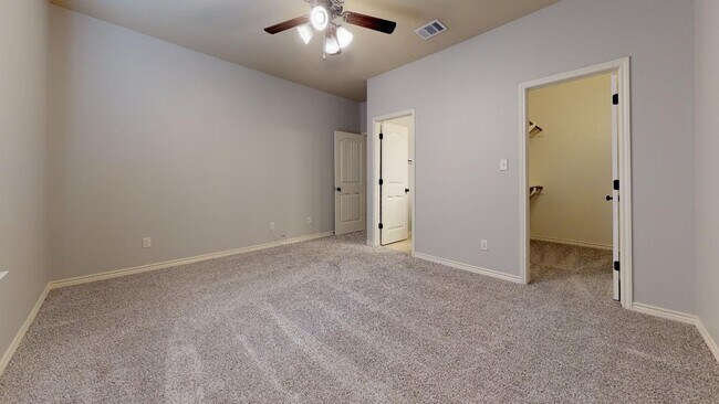 Foto del edificio - 3211 Sergeant Dr