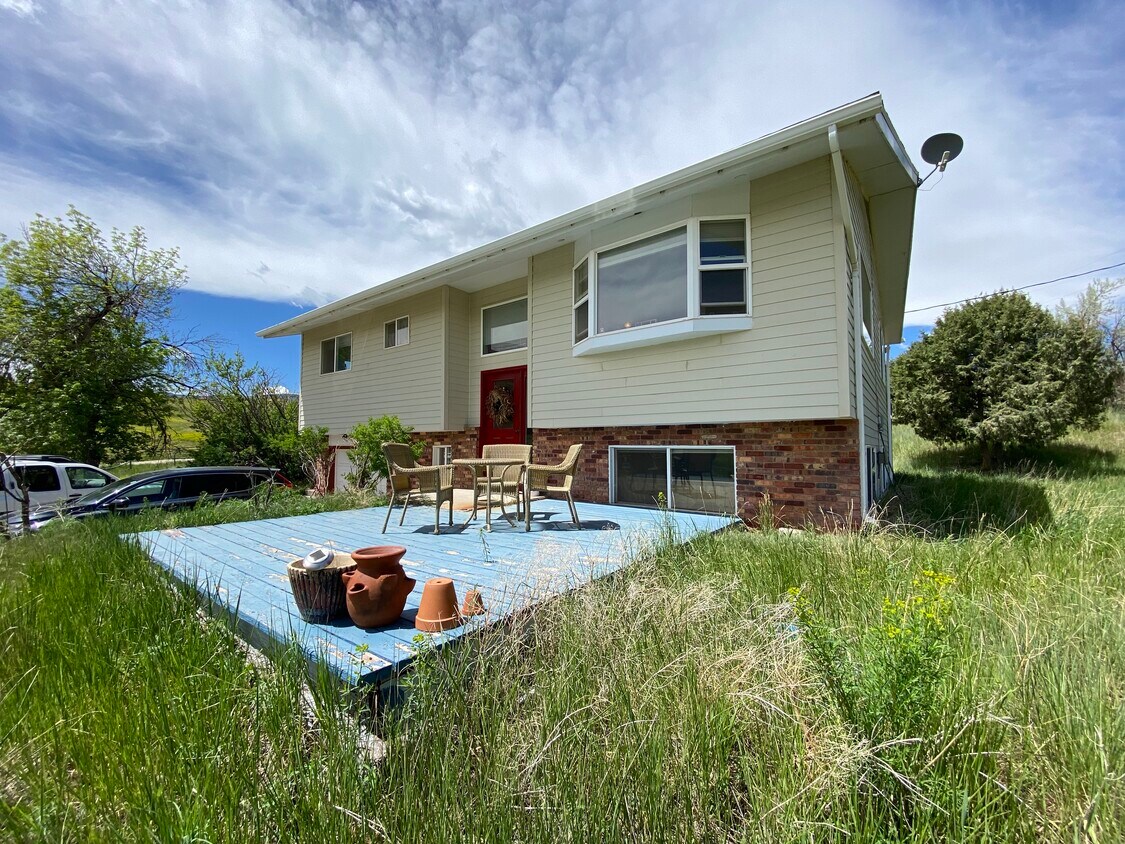 5 Boulder Loop, Lander, WY 82520 House Rental in Lander, WY