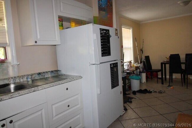 Foto del edificio - 1488 W 31st St