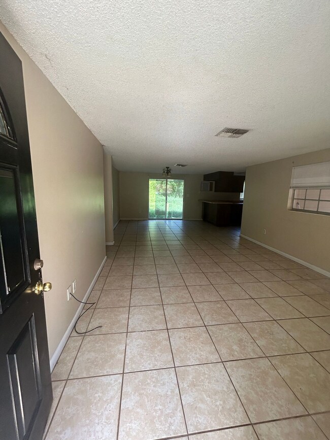 Foto del edificio - Charming Three-Bedroom, Two-Bathroom Single-Family Home!