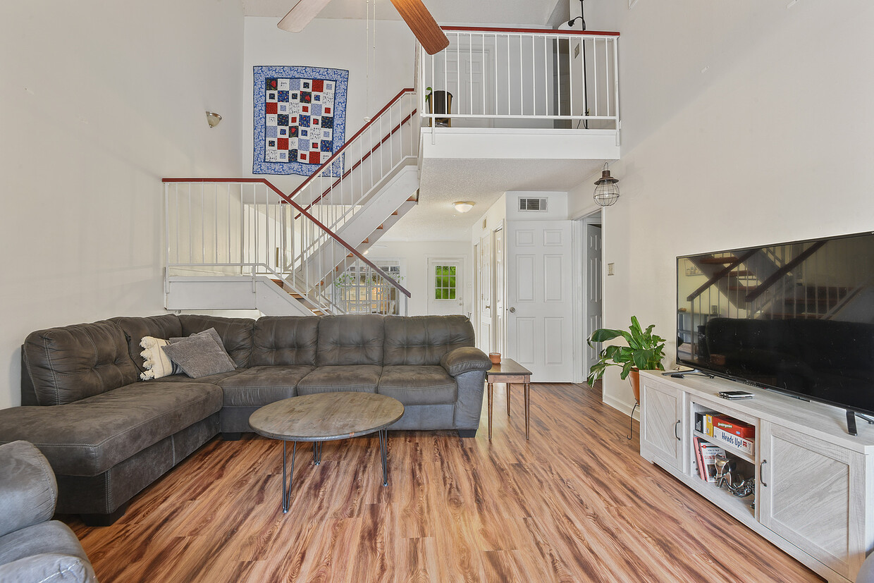 Living Room - 2070 Michel Delving Rd
