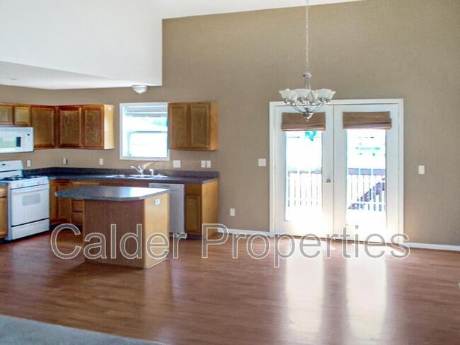 Building Photo - 2086 Eaststone St SE