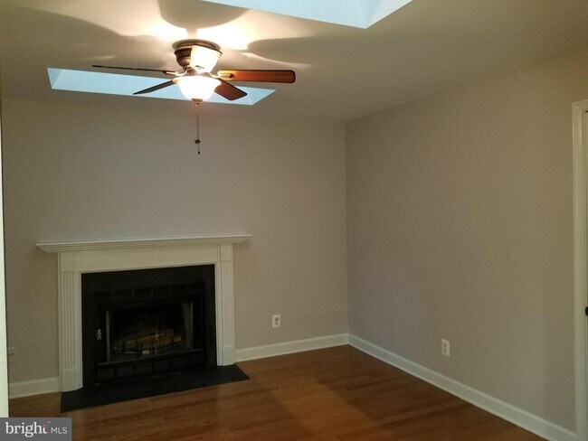 Building Photo - 7955 Innkeeper Dr