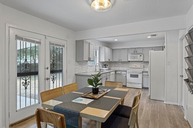 Building Photo - 6622 Magic OaksBEDROOM 1B - 707865