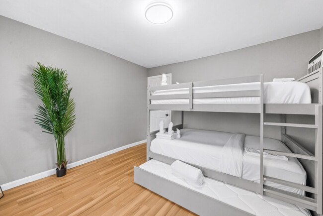 Building Photo - 529 Ave E