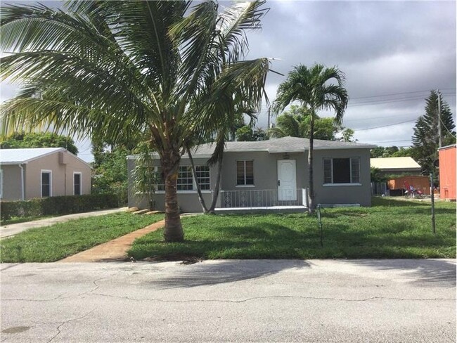 Building Photo - 823 Avenida Hermosa