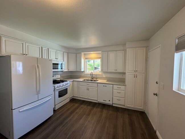 Building Photo - Vineyard Road