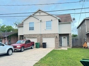 Building Photo - 3922 Davenport St