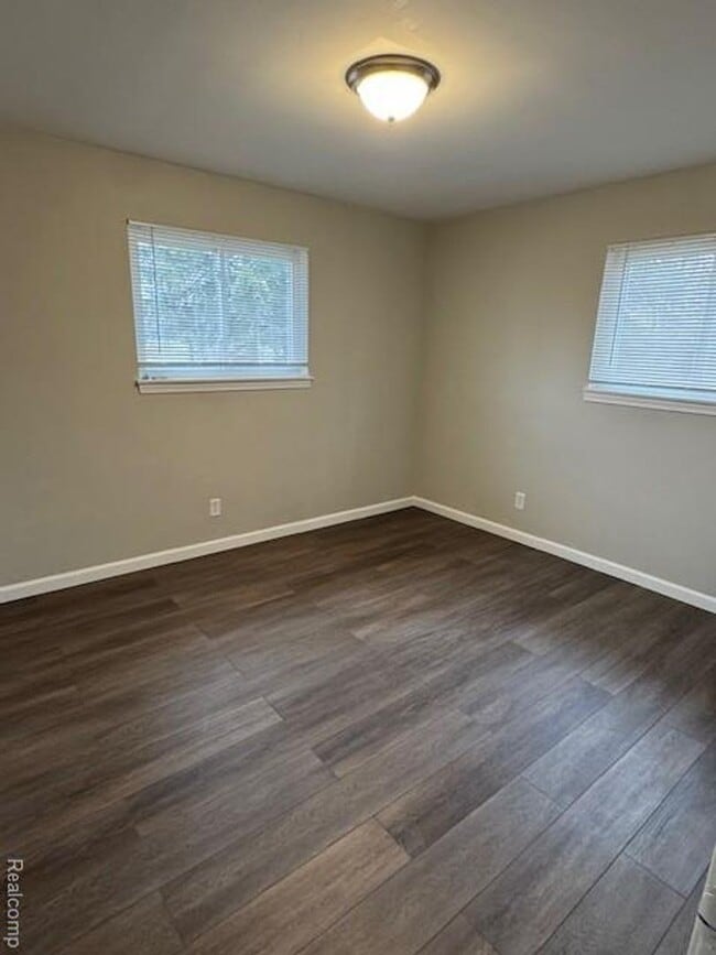 Building Photo - WELCOME TO THIS BEAUTIFULLY UPDATED, LIGHT-FILLED RANCH HOME IN TROY 4 BEDROOMS 2 BATHS SITTING O...