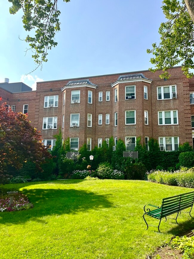 Building Photo - 70 Strawberry Hill Ave
