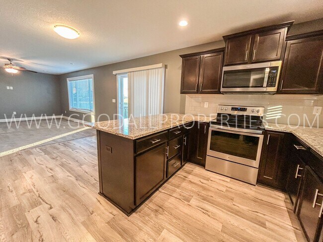 Foto del edificio - Beautiful 4 Bedroom in Norwalk