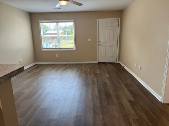 Foto del edificio - Nice  2 Bedroom, 2 bath duplex.
