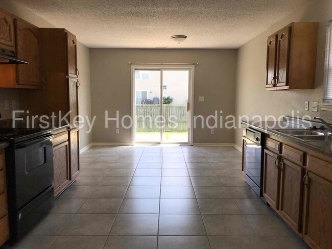 Foto del edificio - 5653 Sweet River Dr