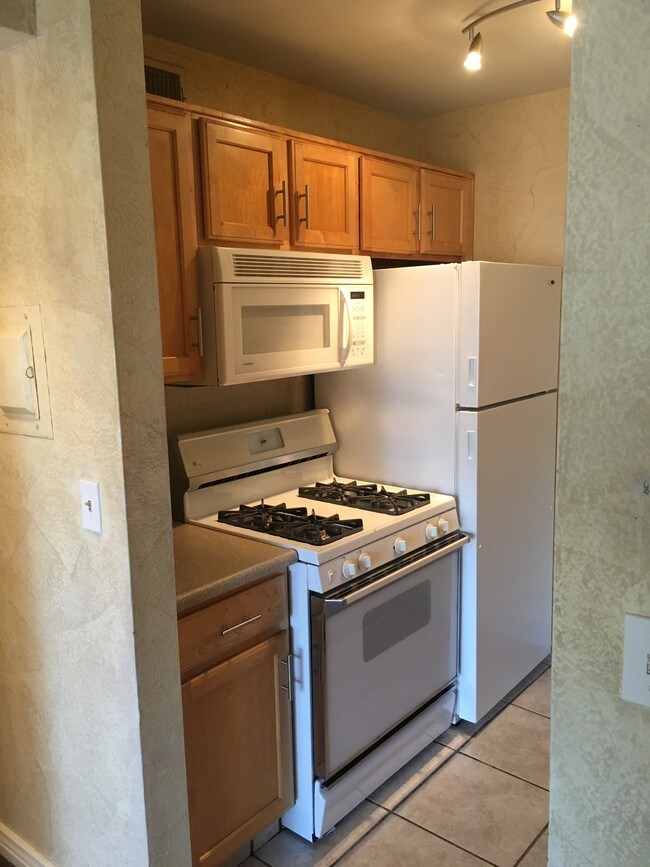 Foto del edificio - 838 S Langley Ave