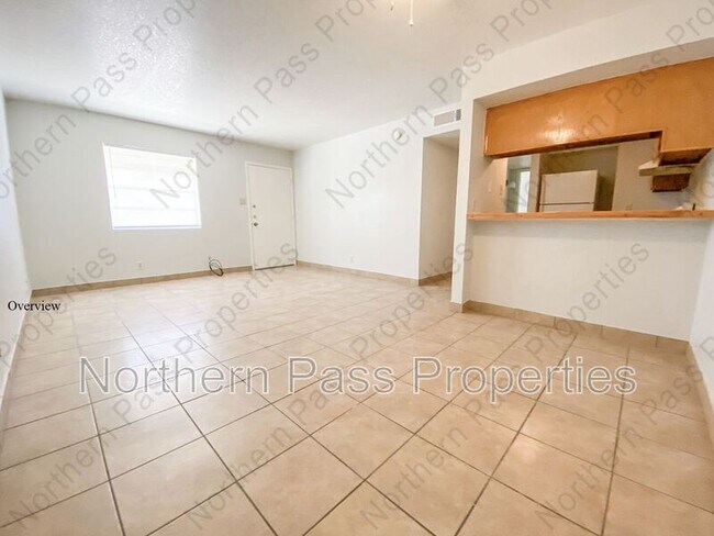 Foto del edificio - 4700 Maxwell Ave