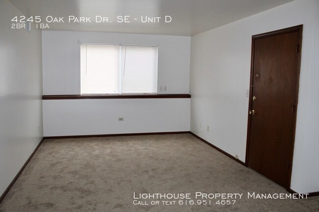 Building Photo - 4245 Oak Park Dr SE