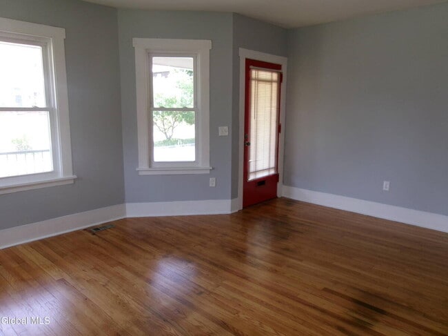Foto del edificio - 1338 Parkwood Blvd
