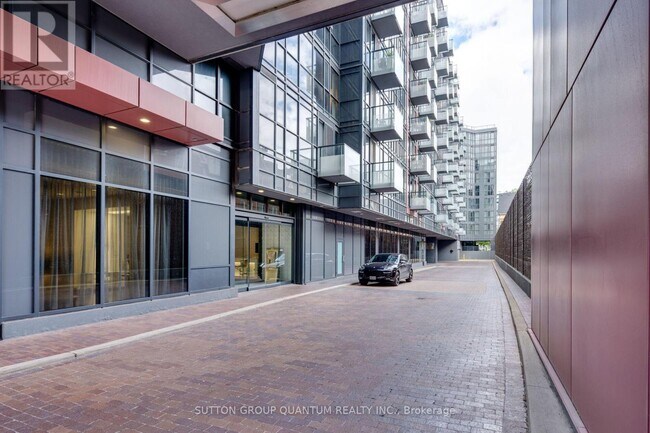 Photo du bâtiment - 560 Front St W