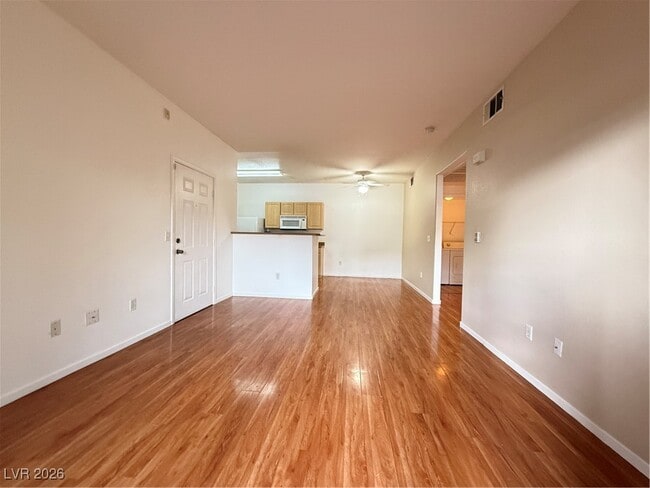 Foto del edificio - 8250 N Grand Canyon Dr