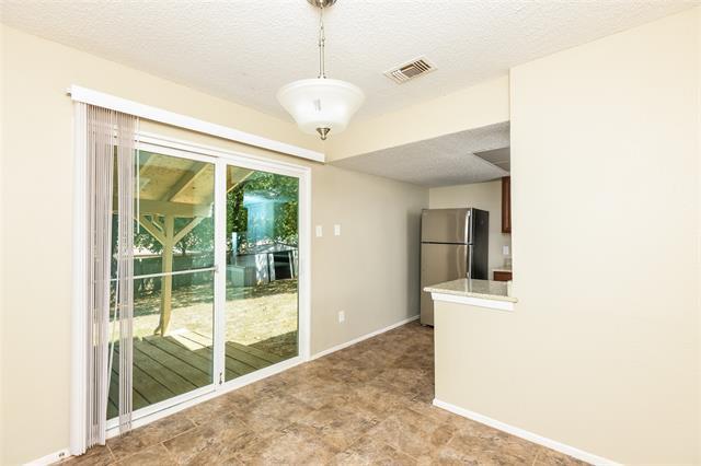 Foto del edificio - 6407 Woods Edge Dr