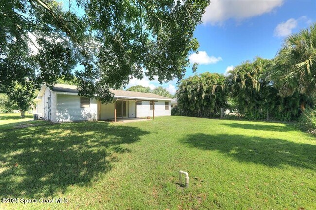 Building Photo - 950 Landsdowne Dr