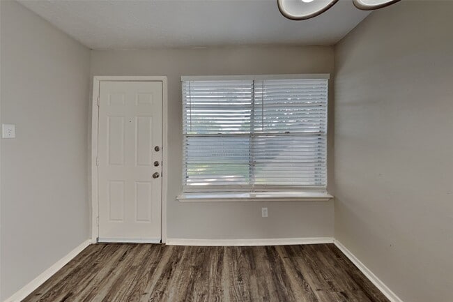 Building Photo - 6823 Harpers Dr