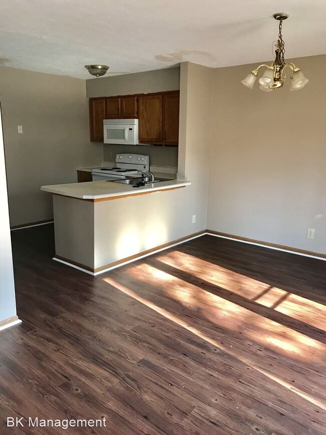 Building Photo - 3 br, 2.5 bath House - 523 B Duroc Ct