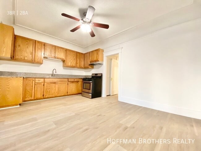 Building Photo - 4760 Elmwood Ave Los Angeles, CA 90004