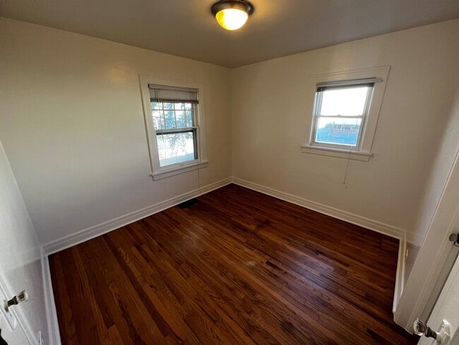 Foto del edificio - 2114 S Washington St