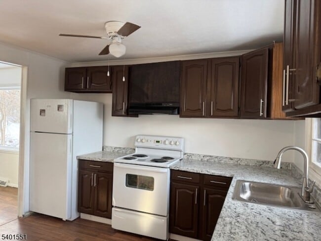 Foto del edificio - 59 Lakeview Dr