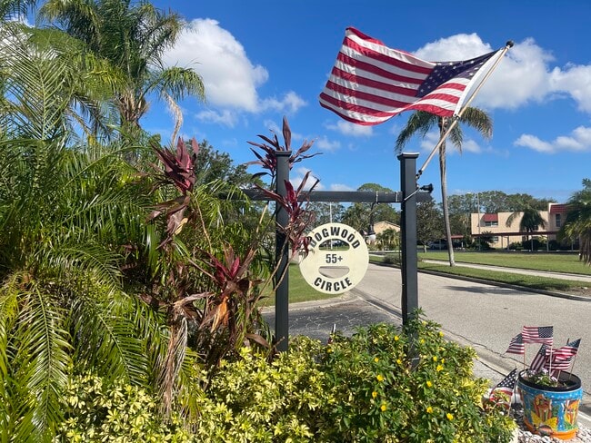 Building Photo - 218 Dogwood Cir