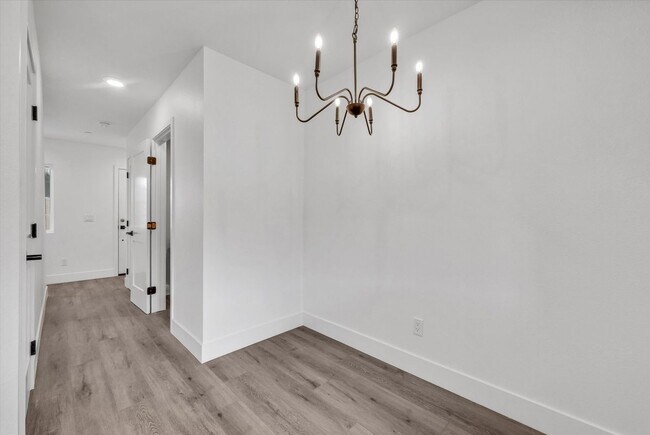 Foto del edificio - 16385 Valencia Ave