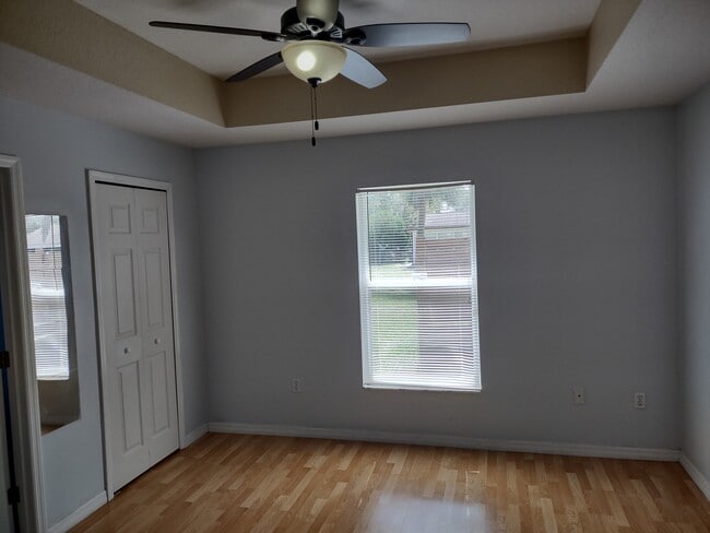 Building Photo - 405 N Willow Ave