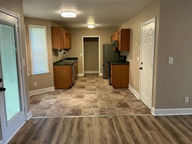 Building Photo - 824 Buckhorn Dr
