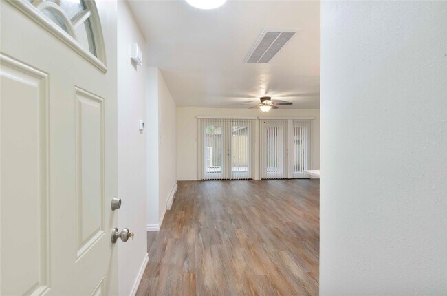 Building Photo - 1 Canyon Oak Pl