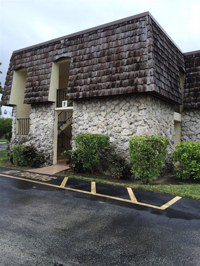 Foto del edificio - 3111 Oakland Shores Dr