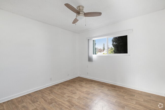 1BR, 1BA - 460SF - Bedroom - The Plaza