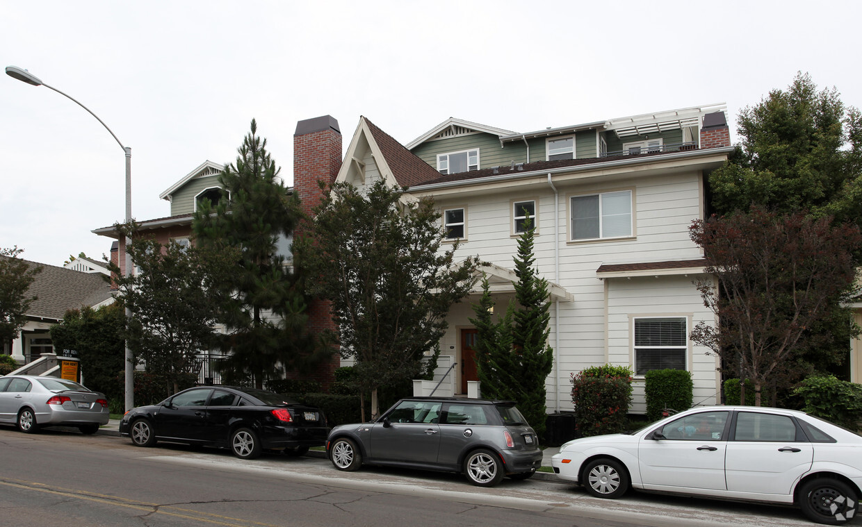 Building Photo - 3815 1st Ave