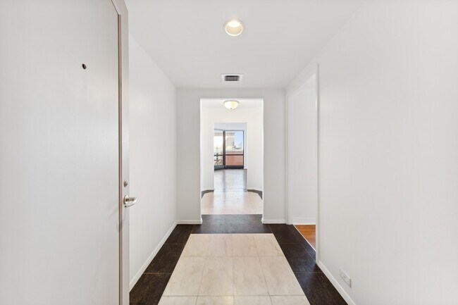Building Photo - 990 N Lake Shore Dr