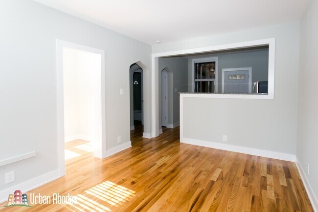 Building Photo - 4419 N Wolcott Ave