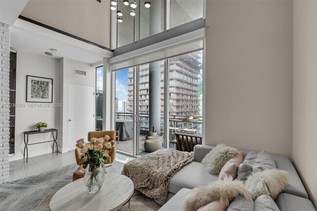 Foto del edificio - 690 SW 1st Ct