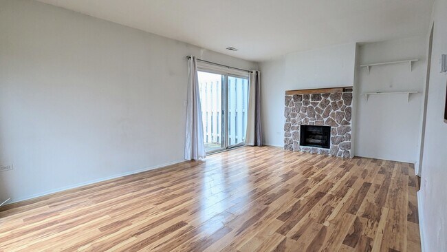 Foto del edificio - 791 Barnaby Pl