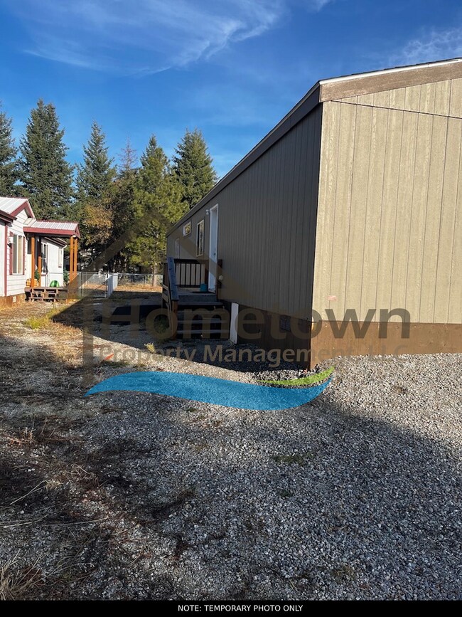 Building Photo - 3 Bedroom 2 Bathroom Home with Off-Street ...