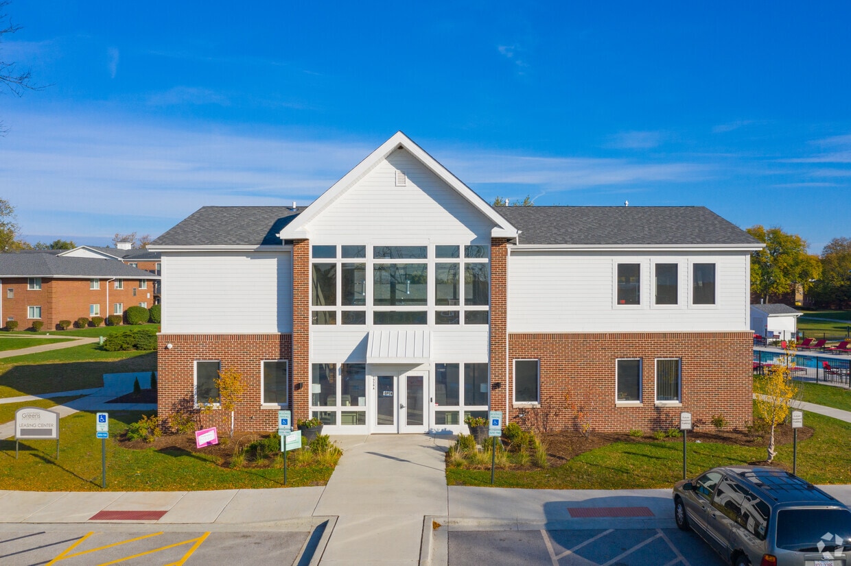 Mount Prospect Greens 2000 W Algonquin Rd Mount Prospect, IL