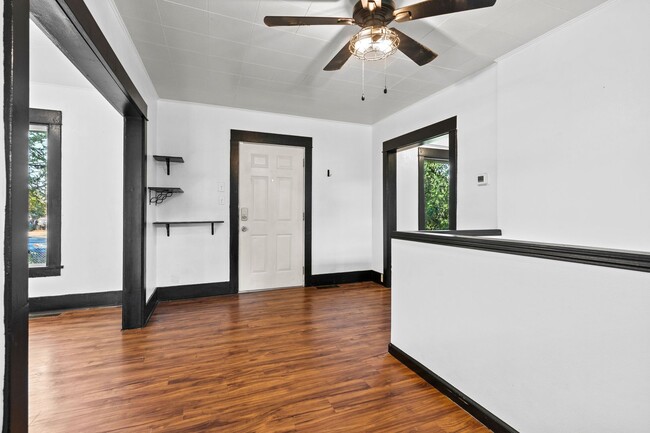 Building Photo - NorthEast Spokane Home - Beautifully Updated