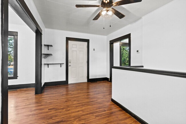 Foto del edificio - NorthEast Spokane Home - Beautifully Updated