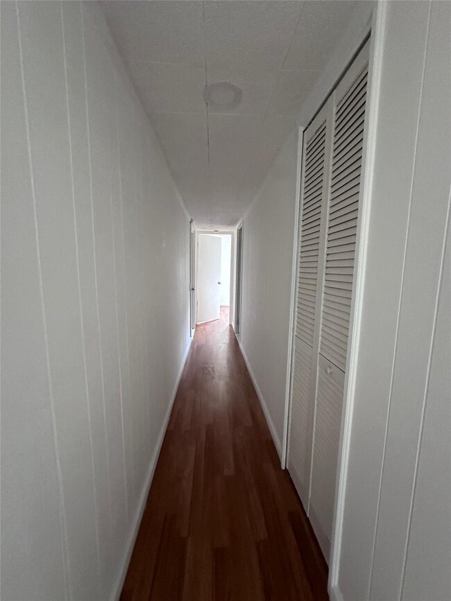 Building Photo - 5 Hideaway Ln