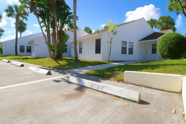 Building Photo - 9204 Roan Ln