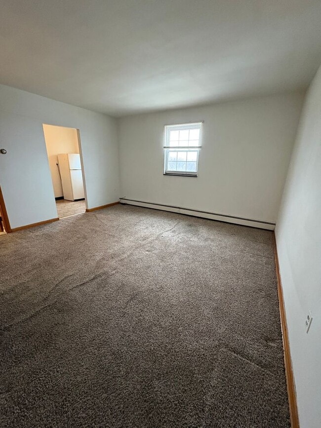 Building Photo - 50 W 7th Ave